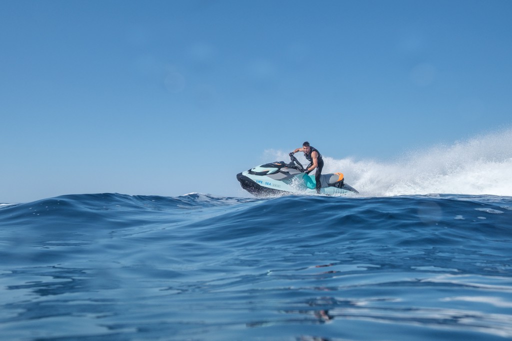 Επιχείρηση ΚΣΕΔ για αγνοούμενο χειριστή Jet Ski- Ενεργοποιήθηκε το «ΝΕΑΡΧΟΣ» Επιχείρηση ΚΣΕΔ για αγνοούμενο χειριστή Jet Ski- Ενεργοποιήθηκε το «ΝΕΑΡΧΟΣ»