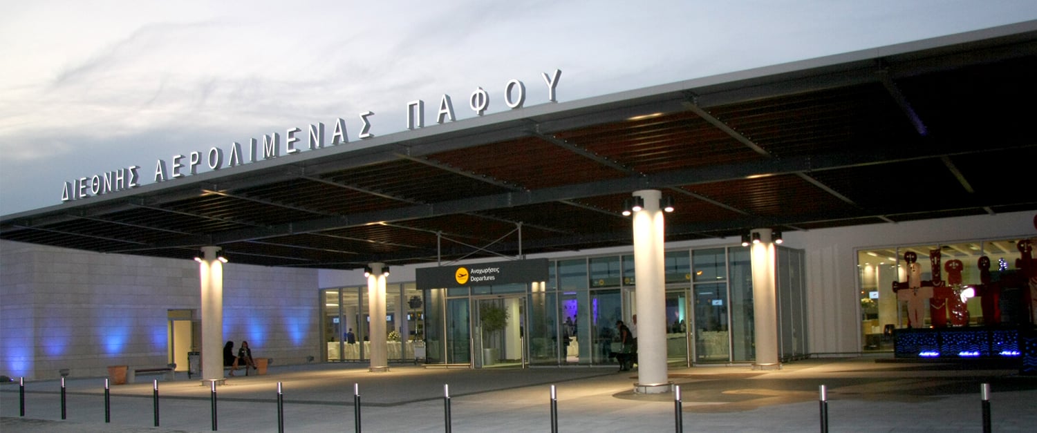 Κατάσχεση 64 κουτών τσιγάρων στο αεροδρόμιο Πάφου – Σύλληψη 34χρονης Κατάσχεση 64 κουτών τσιγάρων στο αεροδρόμιο Πάφου – Σύλληψη 34χρονης