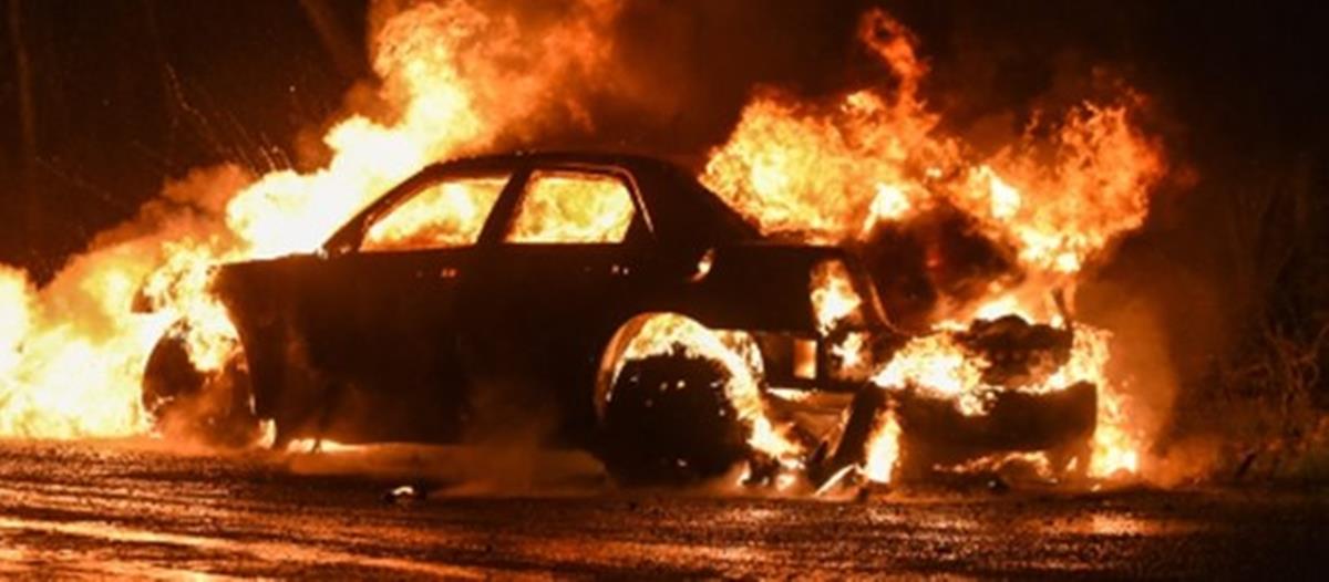 ΕΚΤΑΚΤΟ: Οχήματα τυλίχθηκαν στις φλόγες στη Λευκωσία- Στο σημείο Πυροσβεστική ΕΚΤΑΚΤΟ: Οχήματα τυλίχθηκαν στις φλόγες στη Λευκωσία- Στο σημείο Πυροσβεστική