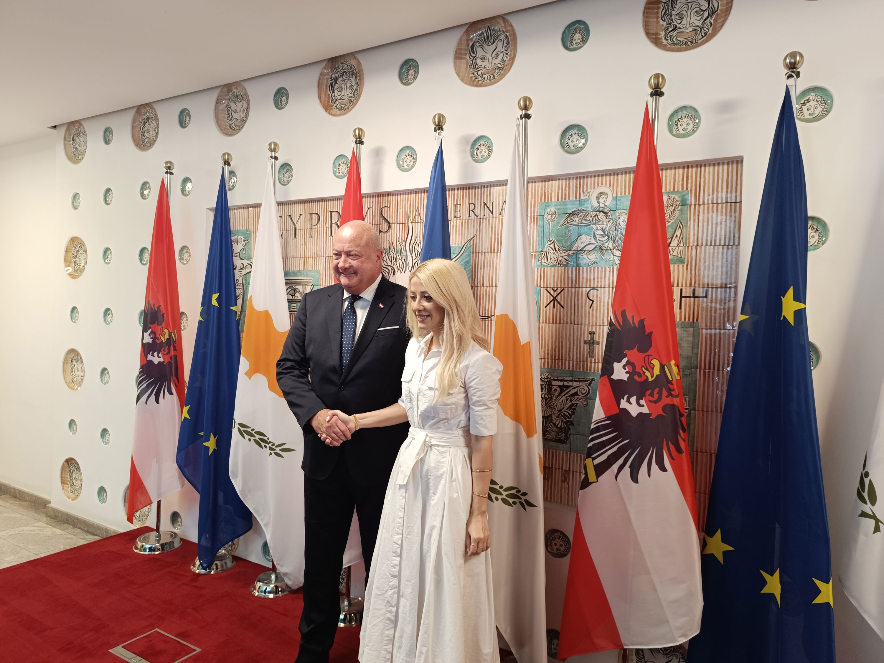 Την ανάγκη ευρωπαϊκής αλληλεγγύης για το μεταναστευτικό επεσήμανε η ΠτΒ Την ανάγκη ευρωπαϊκής αλληλεγγύης για το μεταναστευτικό επεσήμανε η ΠτΒ