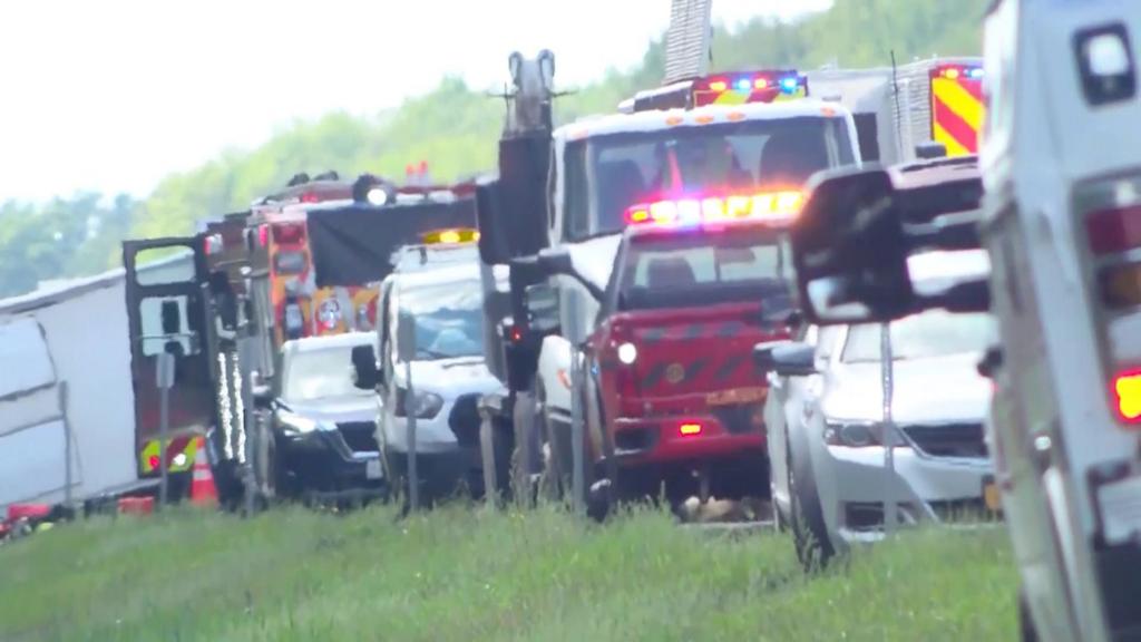 Τραγωδία στο Νιαγάρα: Ανατροπή τουριστικού λεωφορείου -Νεκροί και παγιδευμένοι