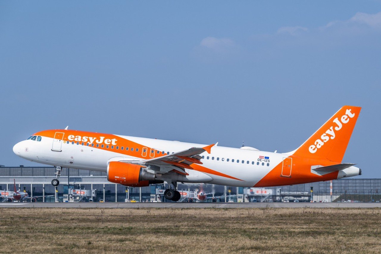 Χαμός σε πτήση της Easyjet: Επιβάτης προσπάθησε να εισέλθει στο πιλοτήριο