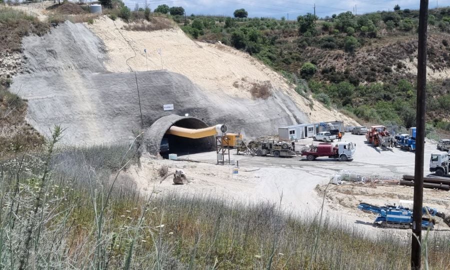 ΔΗΣΥ: «Μεγάλες καθυστερήσεις και αυξημένο κόστος στον δρόμο Πάφου–Πόλης»