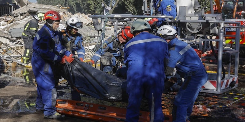 Νεότερος απολογισμός κάνει λόγο για 19 νεκρούς από ρωσικές επιθέσεις στο Κίεβο Νεότερος απολογισμός κάνει λόγο για 19 νεκρούς από ρωσικές επιθέσεις στο Κίεβο