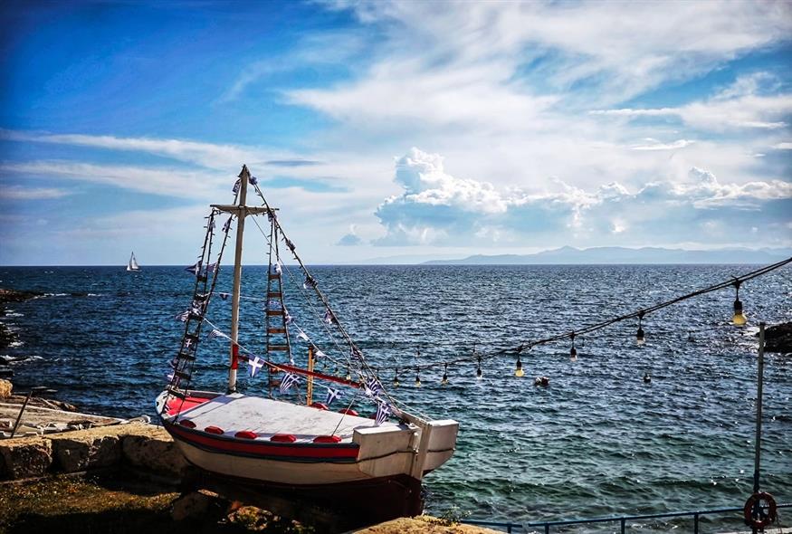 Βροχές στα ορεινά και άνεμοι στα παράλια για το τελευταίο καλοκαιρινό ΣΚ Βροχές στα ορεινά και άνεμοι στα παράλια για το τελευταίο καλοκαιρινό ΣΚ