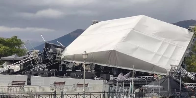 Ιωάννινα: Ακυρώνεται η συναυλία με Βίσση και Ρέμο- Κατέρρευσε η σκηνή (ΒΙΝΤΕΟ) Ιωάννινα: Ακυρώνεται η συναυλία με Βίσση και Ρέμο- Κατέρρευσε η σκηνή (ΒΙΝΤΕΟ)