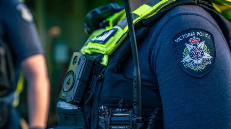 Αυστραλία: Άντρας εισέβαλε με το όχημά του στον περίβολο προξενείου της Ρωσίας Αυστραλία: Άντρας εισέβαλε με το όχημά του στον περίβολο προξενείου της Ρωσίας