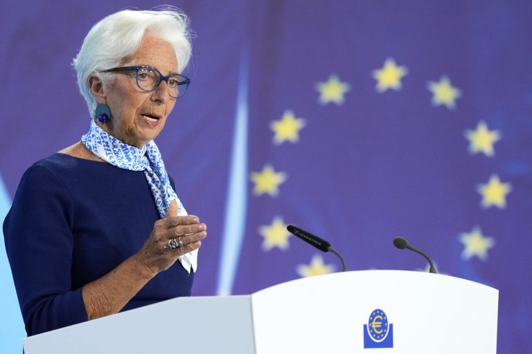 Λαγκάρντ: Η πτώση οποιασδήποτε κυβέρνησης στην ευρωζώνη θα ήταν «ανησυχητική» Λαγκάρντ: Η πτώση οποιασδήποτε κυβέρνησης στην ευρωζώνη θα ήταν «ανησυχητική»