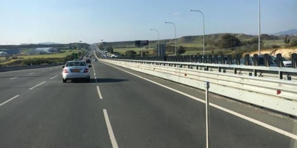 Άνοιξε η αριστερή λωρίδα του αυτ/δρομου Λεμεσού-Λευκωσίας-Είχε γεμίσει χαλίκια
