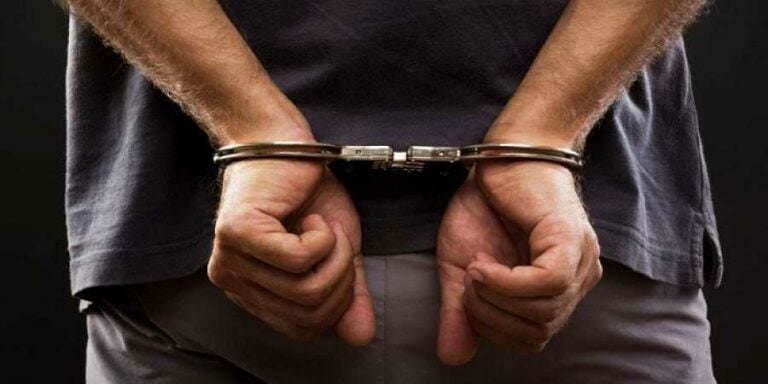 Υπό 8ήμερη κράτηση 43χρονος για υποθέσεις διαρρήξεων και κλοπών σε ξενοδοχείο Υπό 8ήμερη κράτηση 43χρονος για υποθέσεις διαρρήξεων και κλοπών σε ξενοδοχείο
