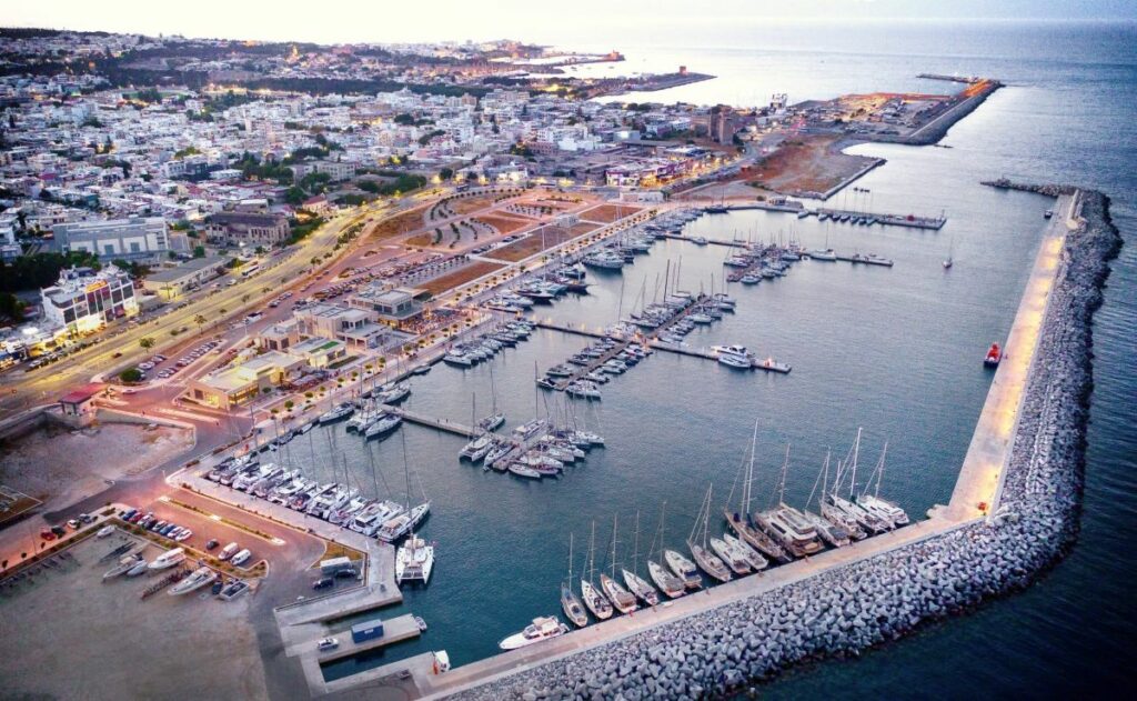 Ισραηλινά κεφάλαια «πιάνουν λιμάνι» στη Ρόδο: Επενδύσεις σε ξενοδοχεία-μαρίνες Ισραηλινά κεφάλαια «πιάνουν λιμάνι» στη Ρόδο: Επενδύσεις σε ξενοδοχεία-μαρίνες