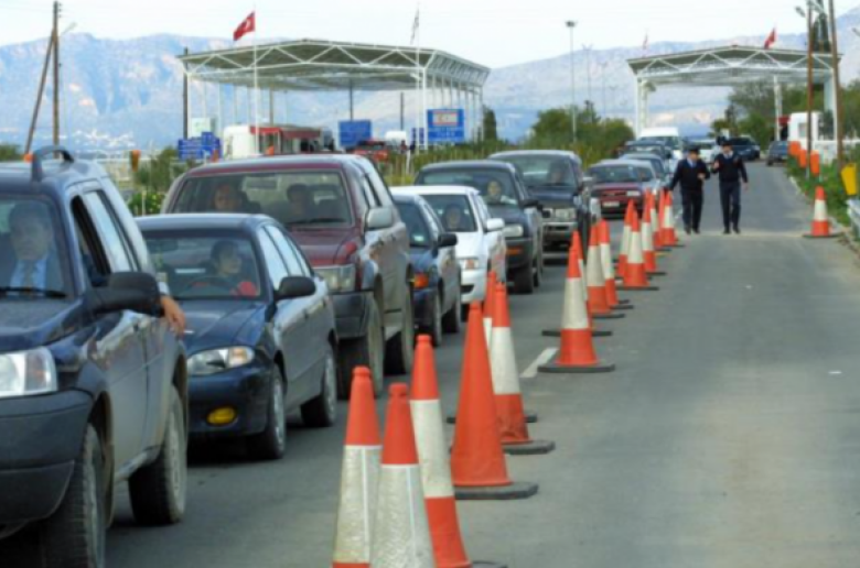 «Σκόπιμες καθυστερήσεις» στα οδοφράγματα, ισχυρίζεται ο Τατάρ «Σκόπιμες καθυστερήσεις» στα οδοφράγματα, ισχυρίζεται ο Τατάρ