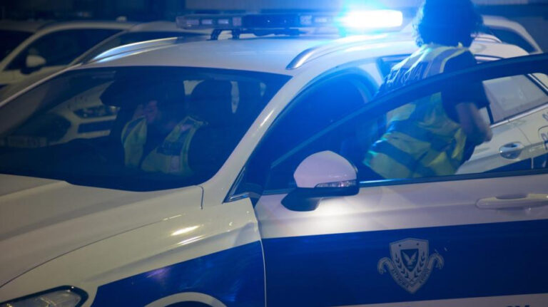 Χειροπέδες σε 17χρονο για την απόπειρα φόνου και εμπρησμό οχημάτων στην Πύλα