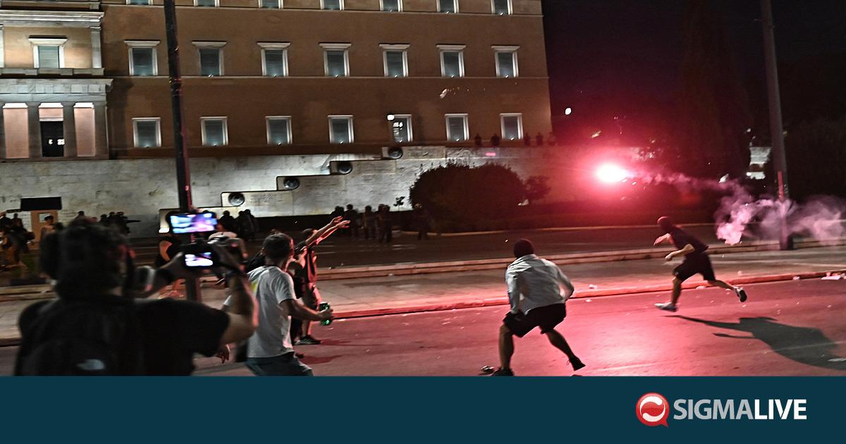 Συγκέντρωση για τα Τέμπη: Επεισόδια στο Σύνταγμα – Έπεσαν μολότοφ Συγκέντρωση για τα Τέμπη: Επεισόδια στο Σύνταγμα – Έπεσαν μολότοφ