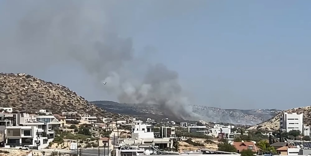 Φωτιά κοντά σε οικίες στη Μουτταγιάκα – Αυξάνονται σε 5 τα πτητικά μέσα (vids) Φωτιά κοντά σε οικίες στη Μουτταγιάκα – Αυξάνονται σε 5 τα πτητικά μέσα (vids)