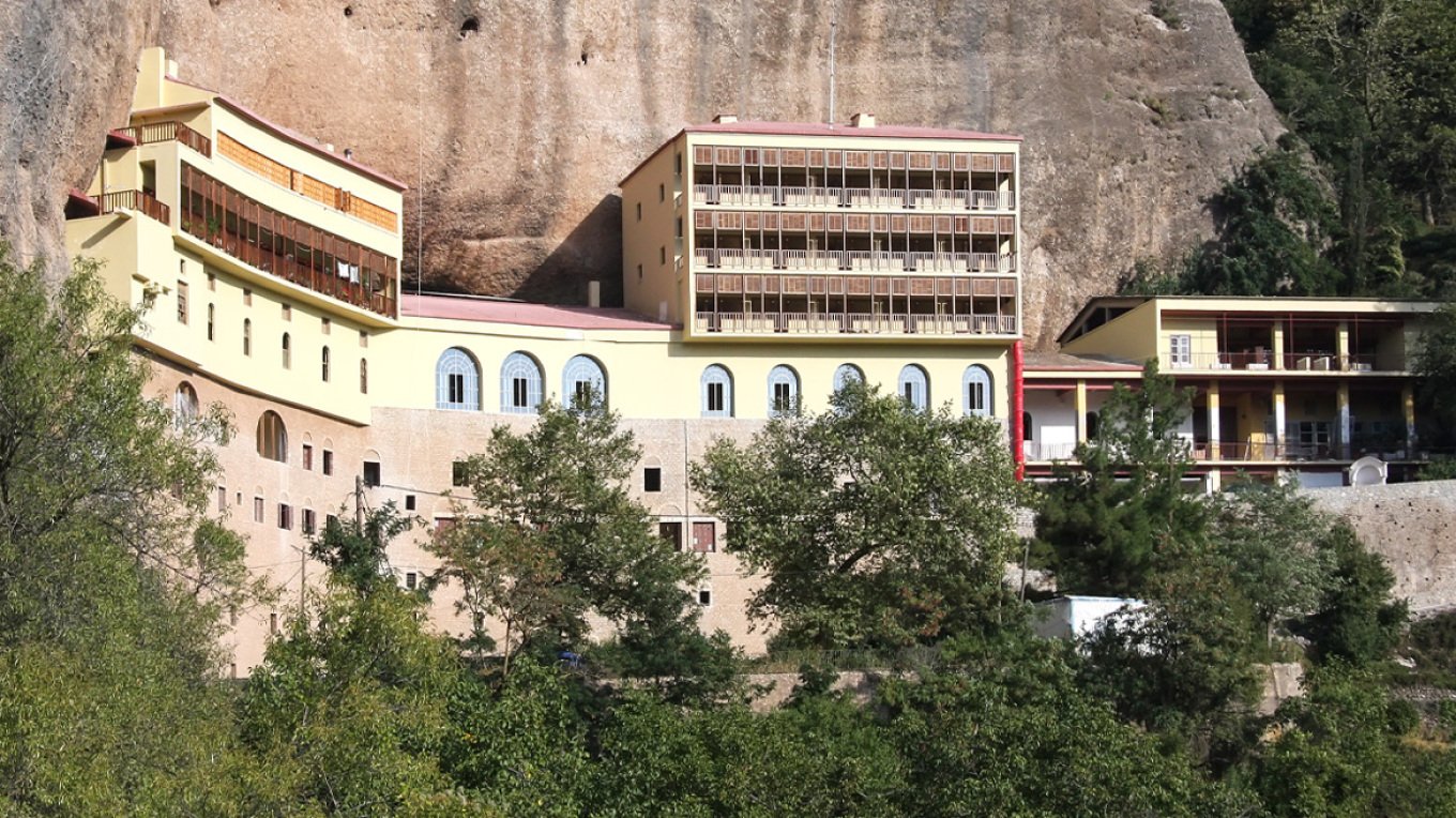 Μονή Μεγάλου Σπηλαίου: Με πλοκάμια στην Κύπρο το παζάρι εικόνων και Ευαγγελίων Μονή Μεγάλου Σπηλαίου: Με πλοκάμια στην Κύπρο το παζάρι εικόνων και Ευαγγελίων
