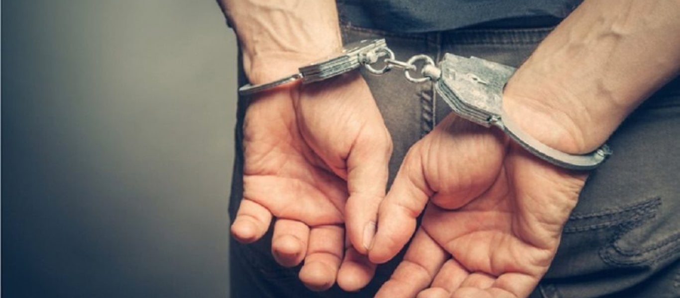 Χειροπέδες σε 34χρονο στο αεροδρόμιο Λάρνακας-Στην κατοχή του 24 κιλά κάνναβης