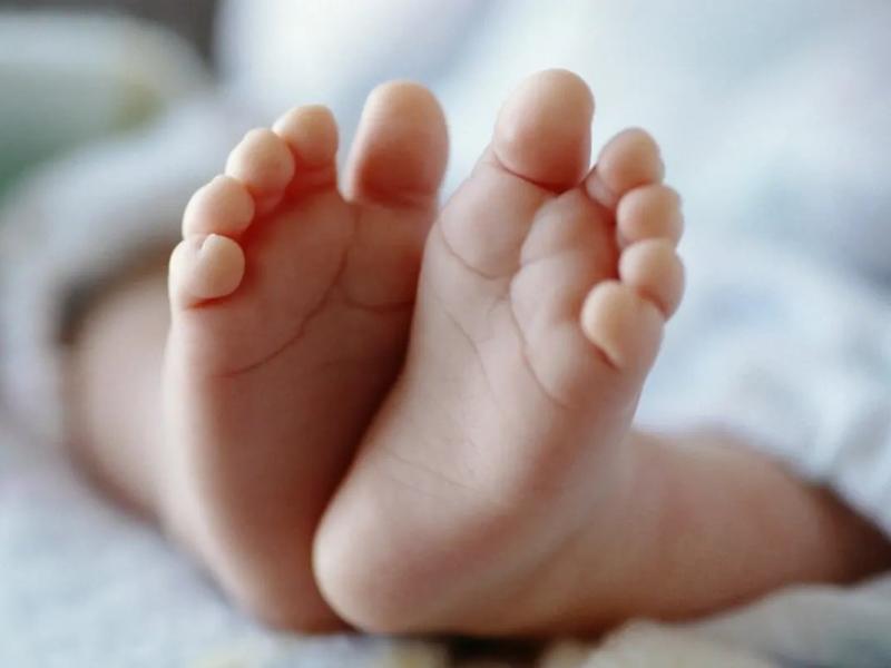 Στην εντατική του Μακάρειου το 4,5 μηνών βρέφος – Στο κελί οι γονείς του