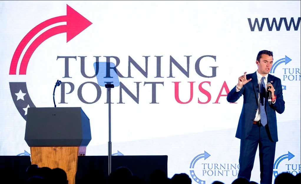 Tι είναι το Turning Point US που ίδρυσε ο Tσάρλι Κερκ Tι είναι το Turning Point US που ίδρυσε ο Tσάρλι Κερκ