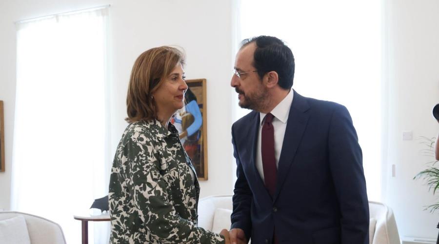 Στην Κύπρο σήμερα η Ολγκίν – Συναντάται την Παρασκευή με τον ΠτΔ