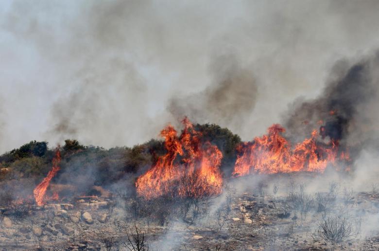 Έτρεχαν αργά το βράδυ για πυρκαγιά στον Μονιάτη Έτρεχαν αργά το βράδυ για πυρκαγιά στον Μονιάτη