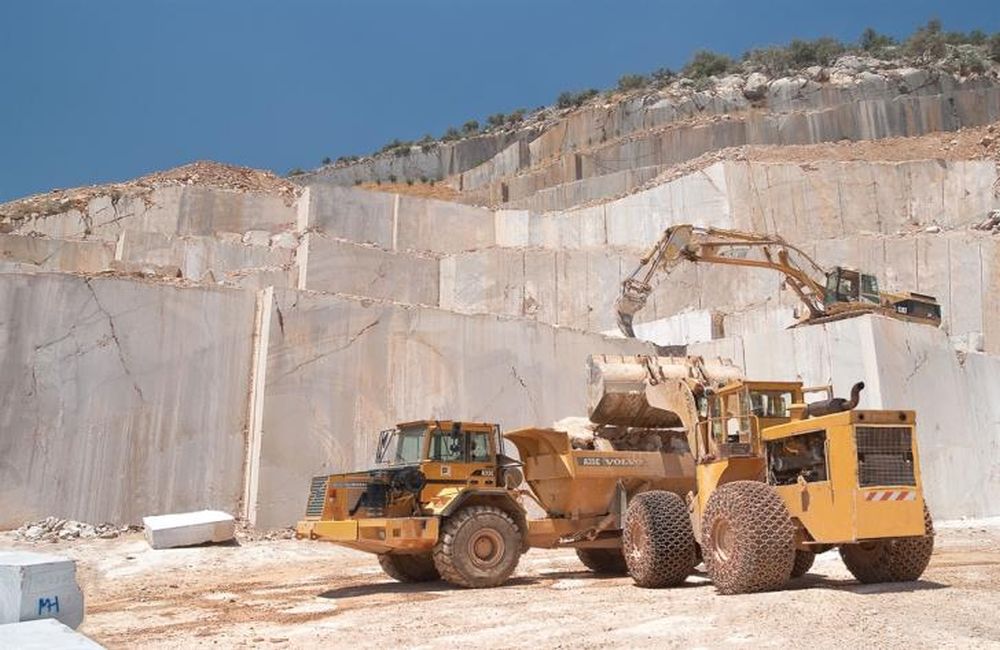 Απεργία αύριο των εργαζομένων στα λατομεία περιοχής Ξυλοφάγου
