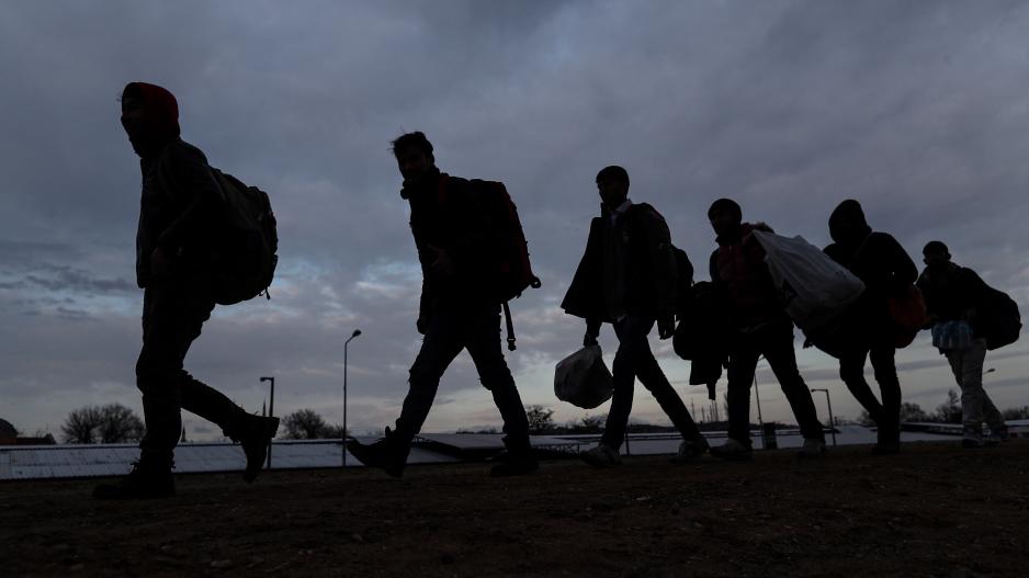 Μετέφεραν παράνομα 16 μετανάστες στην Περιστερώνα – Χειροπέδες σε 9 πρόσωπα Μετέφεραν παράνομα 16 μετανάστες στην Περιστερώνα – Χειροπέδες σε 9 πρόσωπα