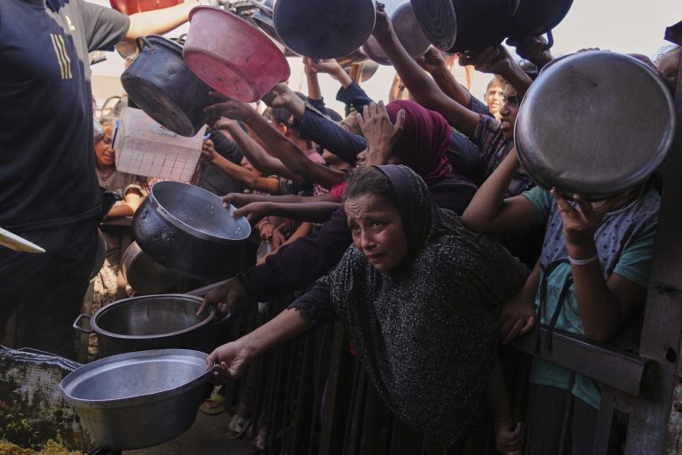 «Η Γάζα φλέγεται και ο κόσμος παρακολουθεί: Πρώτα πεθαίνουν τα παιδιά»
