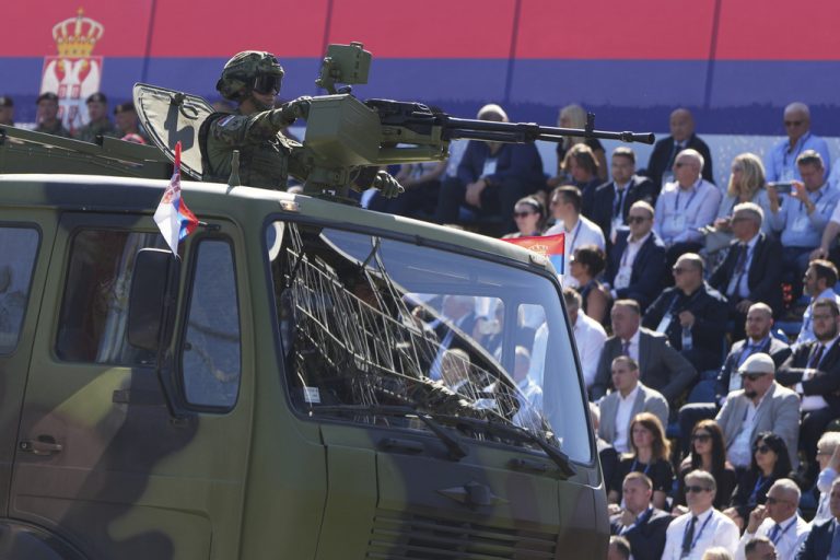 Παρέλαση στη Σερβία με νέα οπλικά συστήματα από Ρωσία, Κίνα και Ισραήλ (vid) Παρέλαση στη Σερβία με νέα οπλικά συστήματα από Ρωσία, Κίνα και Ισραήλ (vid)