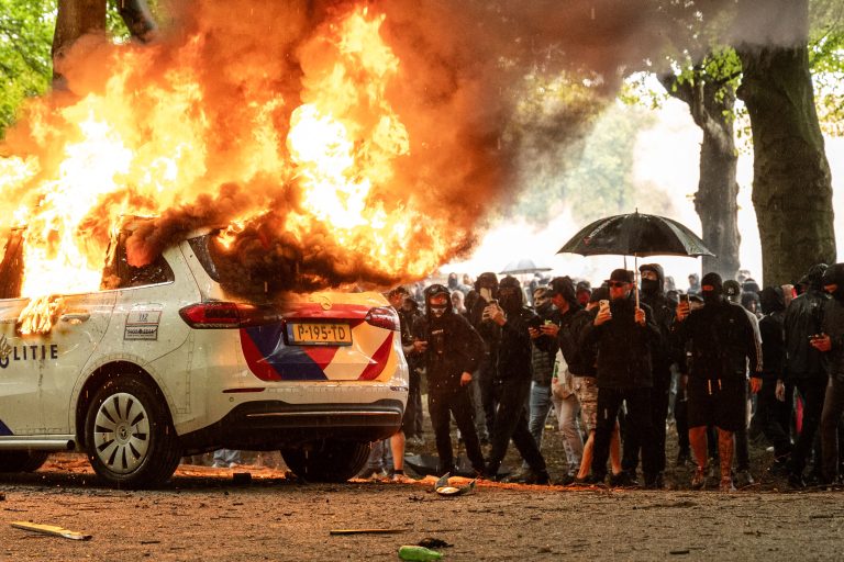 Ολλανδία: Βίαια επεισόδια κατά τη διάρκεια διαδήλωσης κατά της μετανάστευσης Ολλανδία: Βίαια επεισόδια κατά τη διάρκεια διαδήλωσης κατά της μετανάστευσης