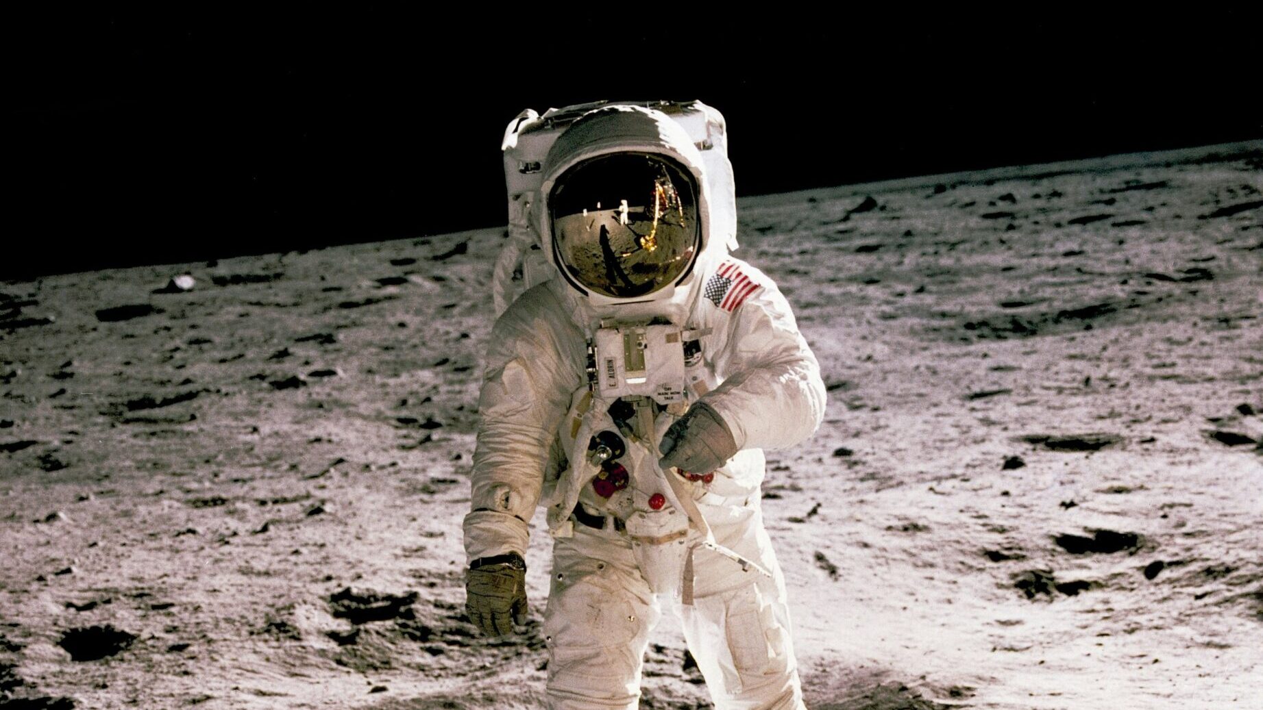 Η NASA μελετά δημιουργία διαδικτύου στην Σελήνη Η NASA μελετά δημιουργία διαδικτύου στην Σελήνη
