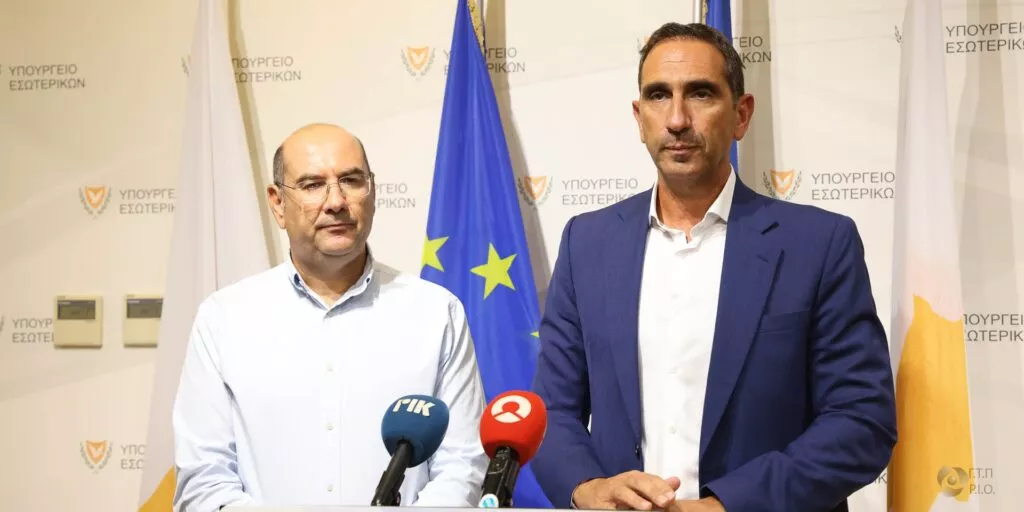 Επικοινωνία ΥΠΕΣ με Βύρα για τον καθαρισμό συνθημάτων-«Εξήγησα το σκεπτικό…»