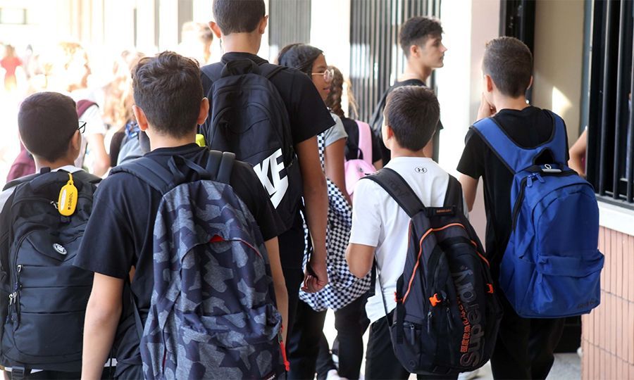 Δίωρη αποχή μαθητών από τα μαθήματά τους για τα κλιματιστικά και τις υποδομές Δίωρη αποχή μαθητών από τα μαθήματά τους για τα κλιματιστικά και τις υποδομές