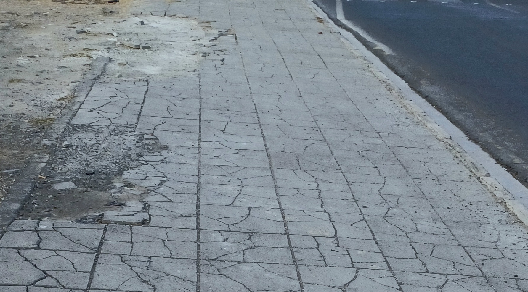 Ελλείψεις και προβλήματα σε πεζοδρόμια – Εικόνες ντροπής σε όλες τις επαρχίες Ελλείψεις και προβλήματα σε πεζοδρόμια – Εικόνες ντροπής σε όλες τις επαρχίες