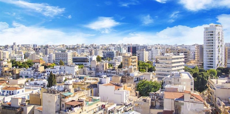 ΕΥ: Αλλοδαποί πίσω από το 27% των αγορών ακινήτων – Αδυναμίες στους ελέγχους