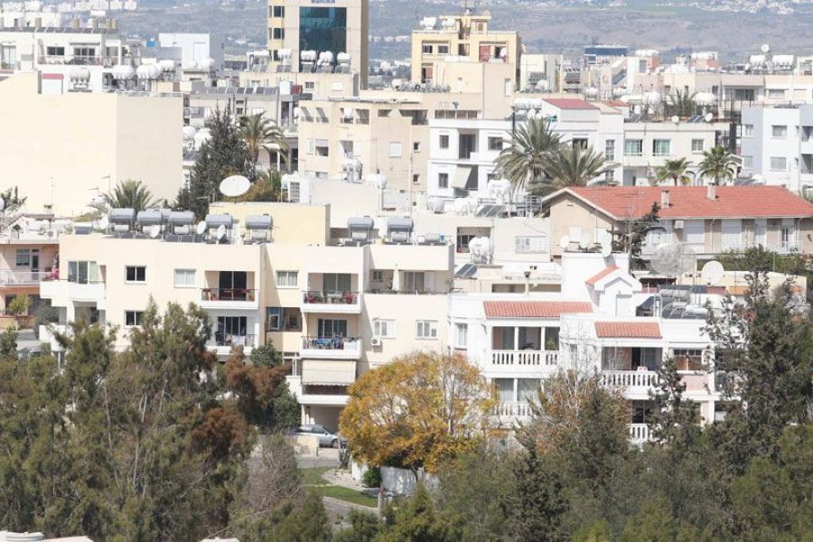 ΕΥ: Αδυναμίες πλαισίου απόκτησης ακίνητης ιδιοκτησίας από αλλοδαπούς