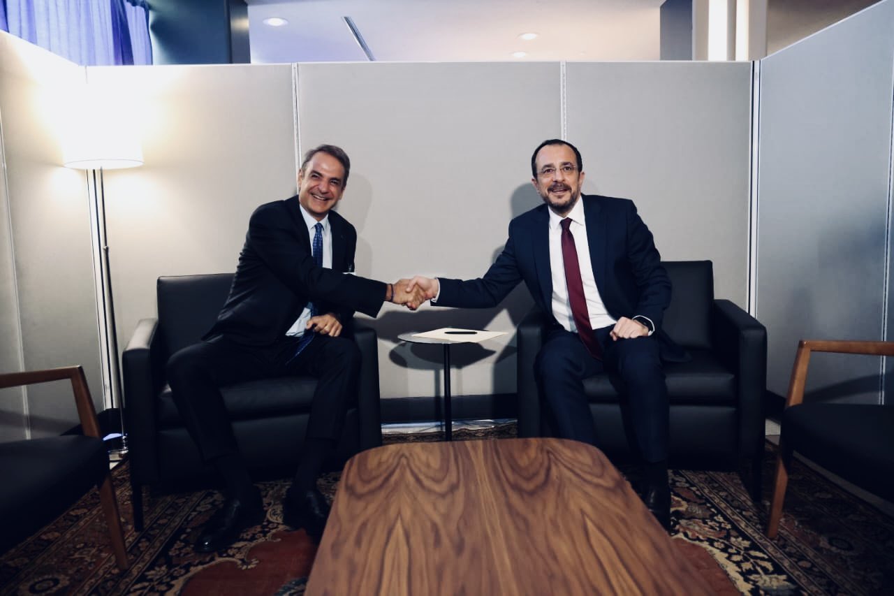 Συνάντηση Χριστοδουλίδη-Μητσοτάκη: Προσηλωμένοι στην υλοποίηση του GSI (pics)