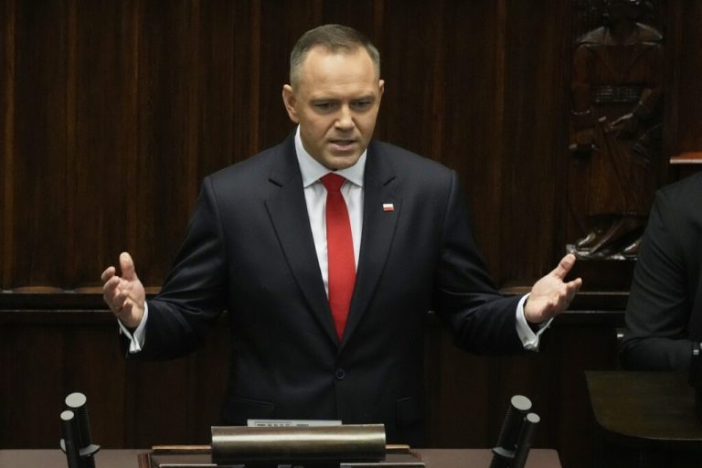 Ναβρότσκι: Η Πολωνία είναι έτοιμη να υπερασπιστεί το έδαφός της