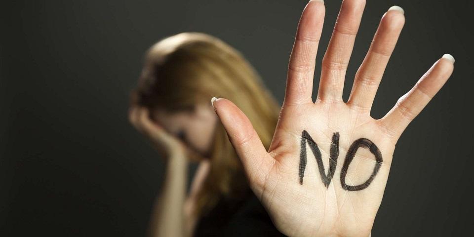Γιατί είναι άγνωστος ο αριθμός των καταγγελιών για παρενοχλήσεις στο δημόσιο