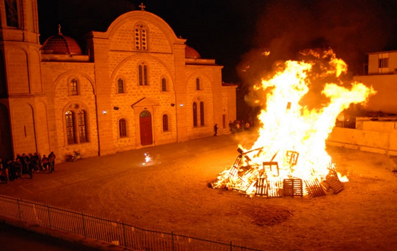 Έξω από την Εκκλησία οι λαμπραζιές λέει ο Αρχιεπίσκοπος (ΒΙΝΤΕΟ)