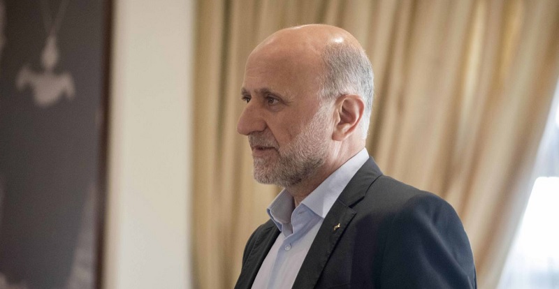 Πώς απαντά ο Αμπντάλλα Αττάρι στον Δημοκρατικό Συναγερμό