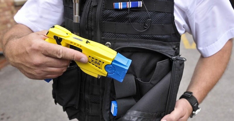 Αστυνομία: Ζητούν επιτακτικά τη χρήση tasers για αντιμετώπιση των χούλιγκαν