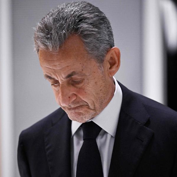 Νικολά Σαρκοζί: Οδεύεται σήμερα προς τις φυλακές του Παρισιού