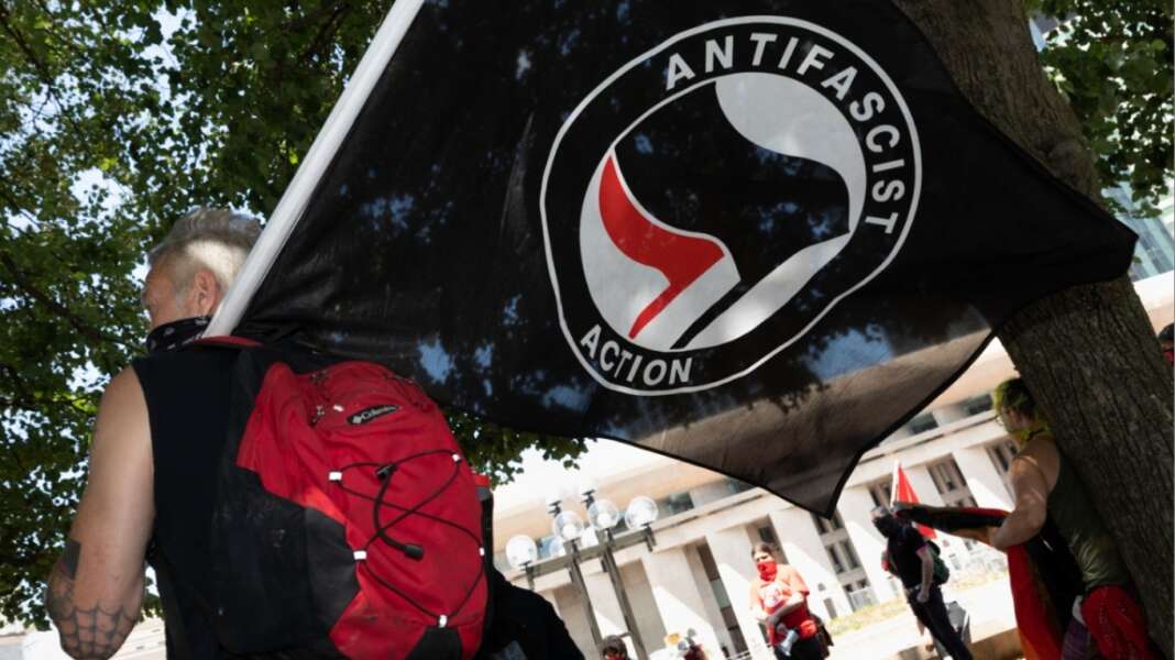 Ουγγαρία: Χαρακτηρίζει «τρομοκρατική» οργάνωση το κίνημα Antifa