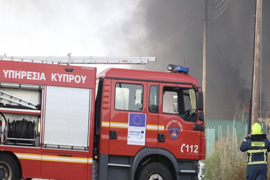 Κινητοποίηση ΠΥ για φωτιά σε εν κινήσει όχημα στην Πάφο