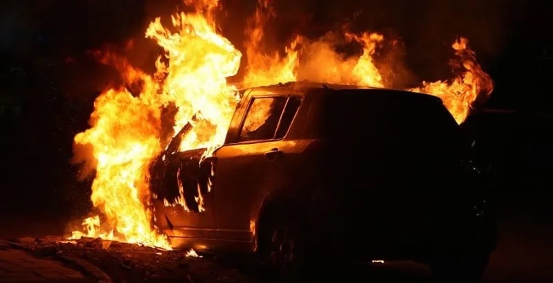 Στις φλόγες δύο οχήματα τα ξημερώματα σε Λευκωσία και Λεμεσό