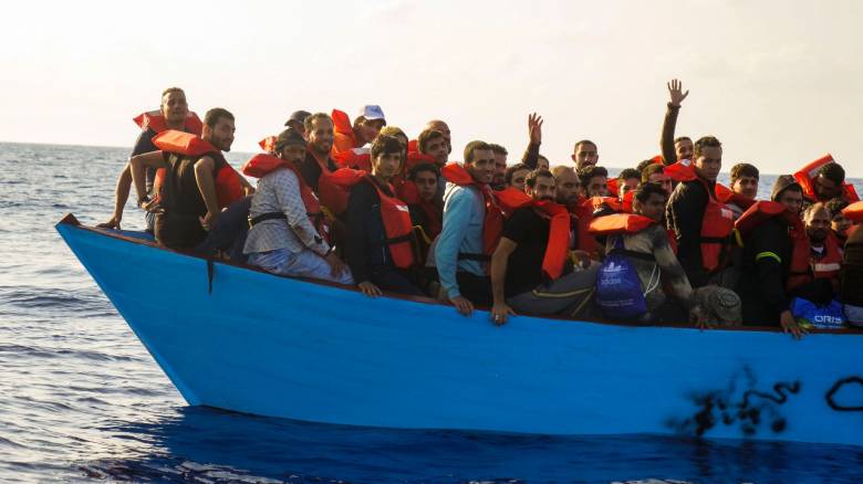 Σχεδόν 400 μετανάστες διασώθηκαν στα ανοικτά Γαλλίας το σαββατοκύριακο
