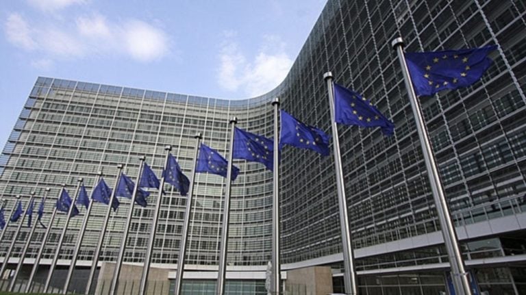 Κομισιόν: Παρουσίασε οδηγίες αναφοράς σοβαρών περιστατικών τεχνητής νοημοσύνης