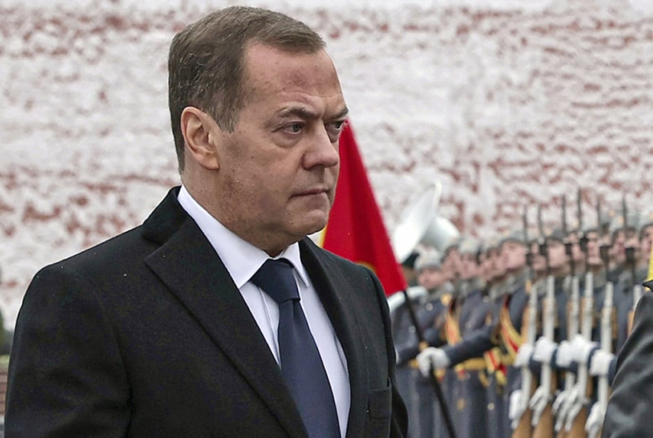 Ο Μεντβέντεφ χλευάζει τον Τραμπ σχετικά με υποβρύχια κοντά στη Ρωσία