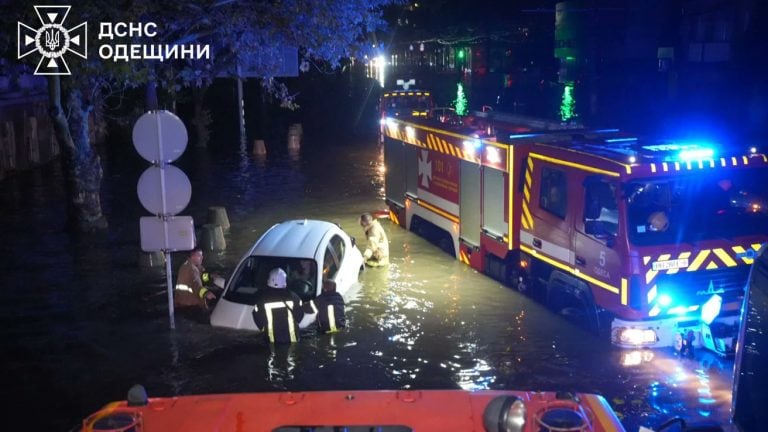 Bροχή δύο μηνών για 7 ώρες στην Οδησσό – 9 νεκροί, δεκάδες αγνοούμενοι (vids)